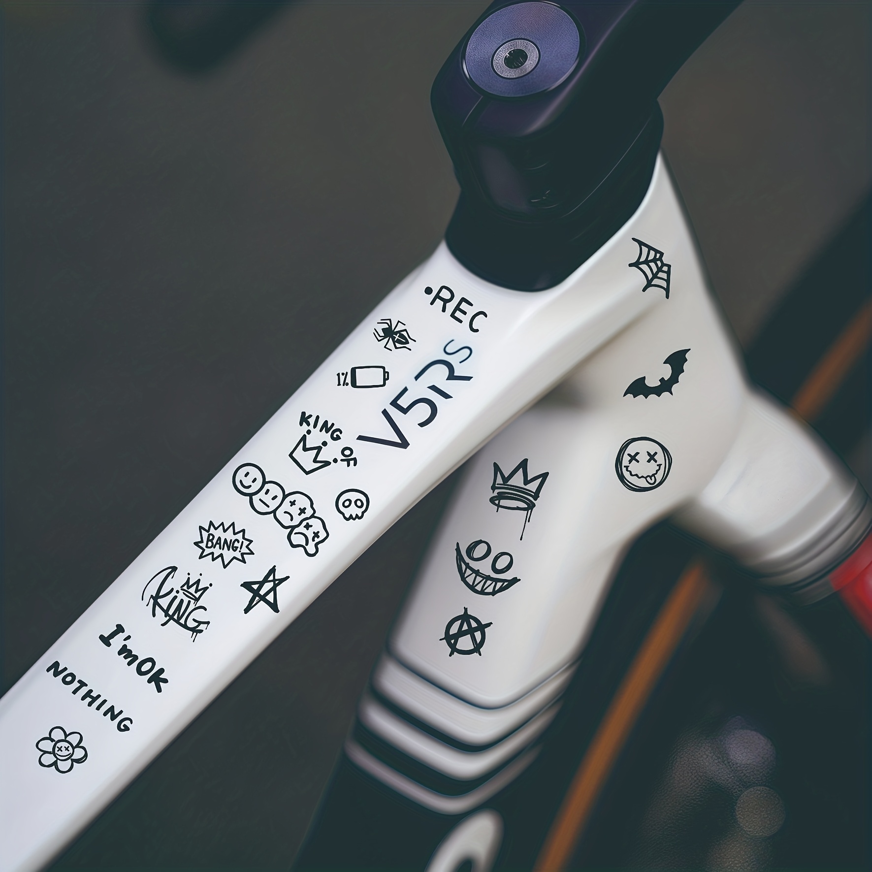 1set Graffiti Animation Simple - Cycling Gear Storage Rack 评论和价格